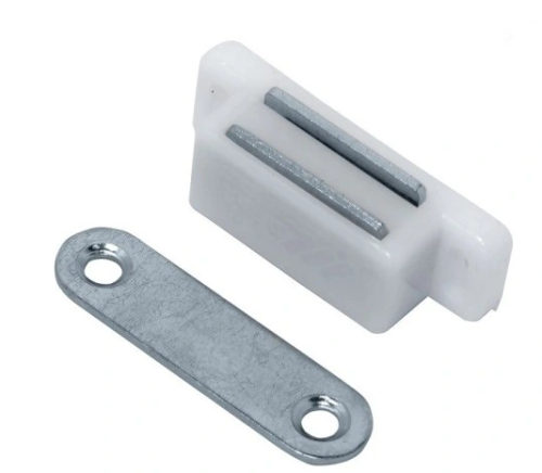 ZATRZASK MEBLOWY MAGNETYCZNY BIAŁY OMP-0401-0